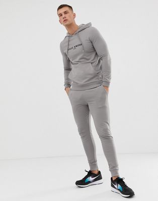 ASOS Design - Trainingspak met aansluitende hoodie/skinny joggingbroek en Ville Amour-tekstprint in grijs