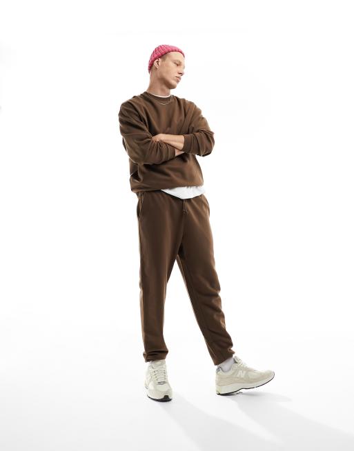 ASOS DESIGN - Trainingspak met oversized sweatshirt en toelopende joggingbroek in bruin