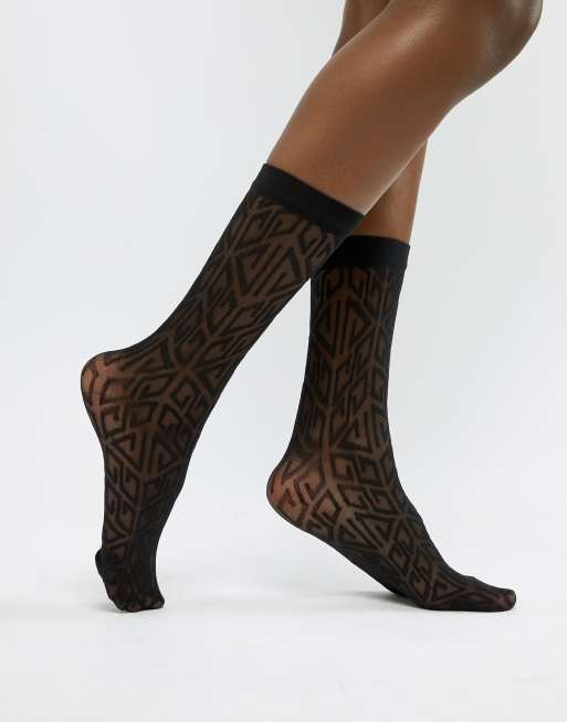 ASOS DESIGN – Transparente Socken mit Monogramm