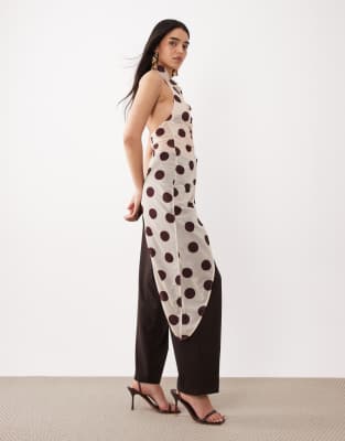 ASOS DESIGN - Transparentes, drapiertes Neckholder-Oberteil mit asymmetrischem Saum und Polka Dots-Bunt