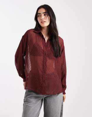 ASOS DESIGN - Transparentes Hemd aus Dobby-Stoff in Burgunderrot