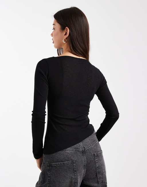 ASOS DESIGN – Transparentes, langärmliges Oberteil aus Netzstoff in Schwarz mit asymmetrischem Saum, 2 von 4
