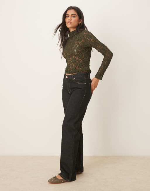 ASOS DESIGN – Transparentes, langärmliges Oberteil aus Spitze in Grün mit angeschnittenem Stehkragen, 2 von 4