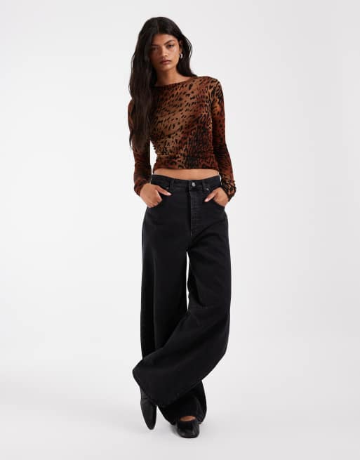 ASOS DESIGN transparentes Strickoberteil mit weichem Griff und Raffung an der Seite in dunklem Leopardenmuster, 3 von 4