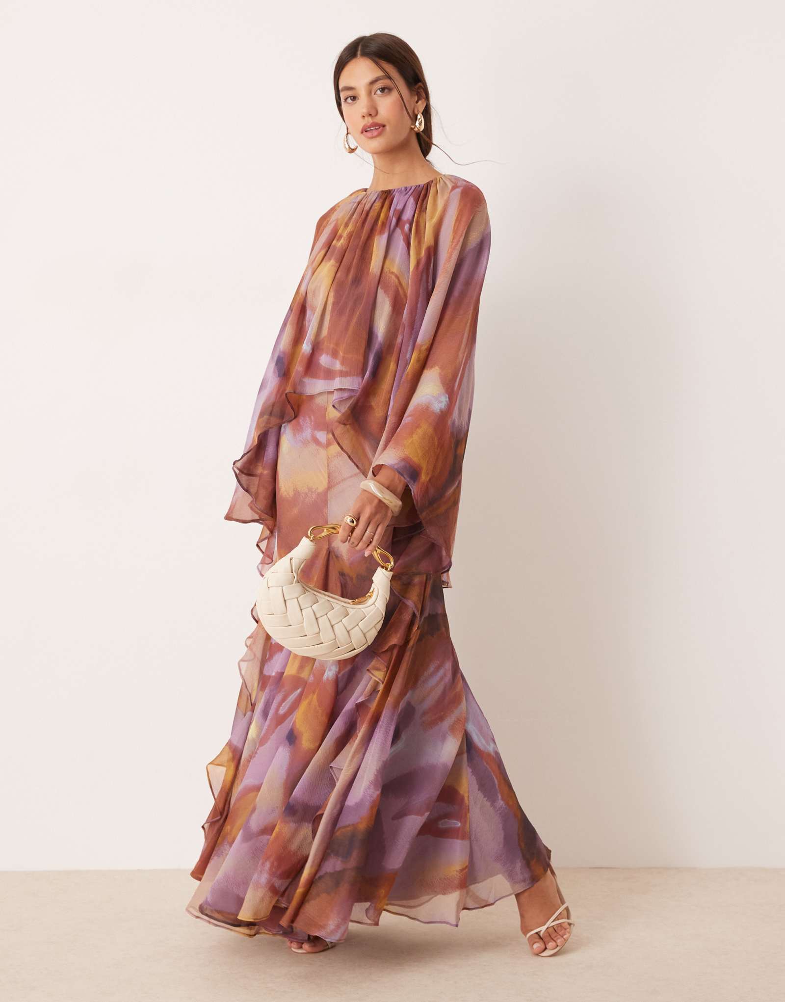 ДИЗАЙНЕРСКОЕ шифоновое макси-платье-трапеция ASOS DESIGN с оборками и фиолетовым абстрактным принтом