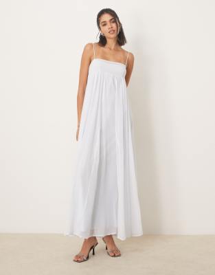 ASOS DESIGN - Trapezförmig geschnittenes Camisole-Maxikleid aus Chiffon in Eisblau mit mehrlagiger Brustpartie