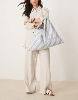 ASOS DESIGN - Trapezförmige Tragetasche in Blau mit Streifen