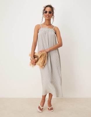 ASOS DESIGN – Trapezförmiges Maxi-Trägerkleid in gestreiftem Elfenbeinweiß - view 1