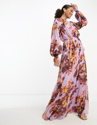 ASOS DESIGN - Trapezförmiges Maxikleid mit markantem Blumenmuster, elastischem Ausschnitt, Bindegürtel und gesmokten Bün...