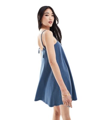 ASOS DESIGN - Trapezförmiges Mini-Trägerkleid in Indigoblau