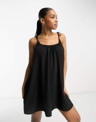 ASOS DESIGN - Trapezförmiges Minikleid in Schwarz mit gebundenen Trägern-Black