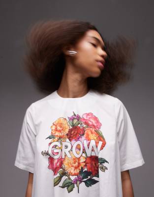 ASOS DESIGN - Trapezförmiges T-Shirt in Weiß mit Grafik
