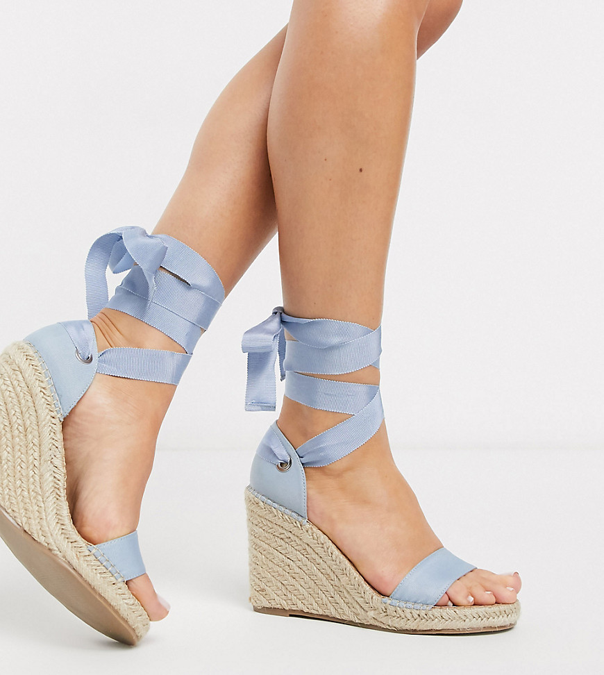 ASOS DESIGN - Treat - Espadrille-sandalen met sleehak, strikbanden en brede pasvorm in blauw