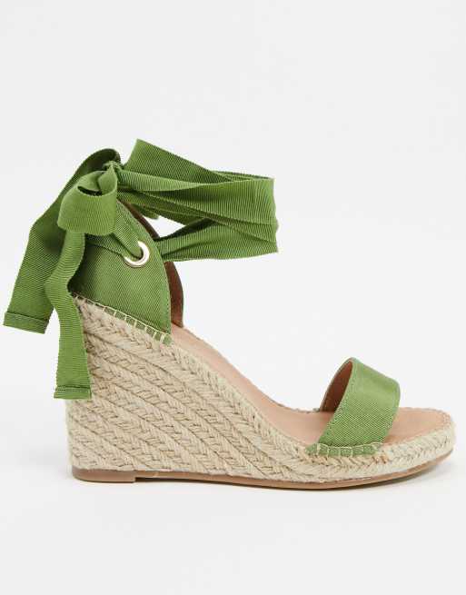 ASOS DESIGN - Treat - Sandali pianta larga con zeppa stile espadrilles allacciati alla caviglia kaki, 2 di 4