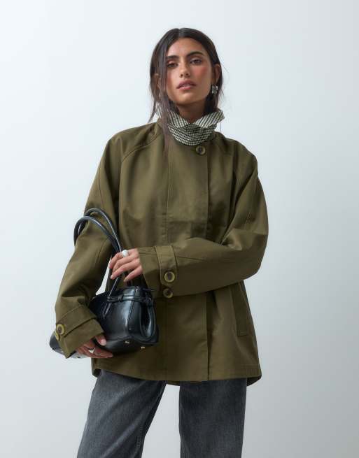 ASOS DESIGN trench con dettaglio mantella e fodera a quadri in khaki