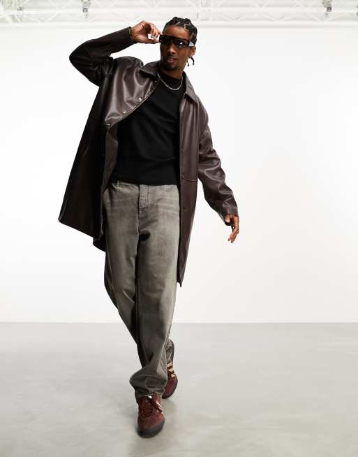 ASOS DESIGN - Trench taglio lungo in pelle sintetica marrone
