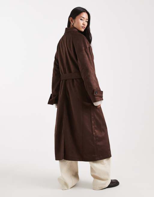 ASOS DESIGN – Trenchcoat aus Wildlederimitat in Schokobraun mit Stehkragen, 3 von 4