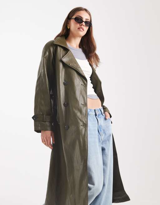 ASOS DESIGN - Trenchcoat met leerlook in donker olijfgroen, 2 van 4
