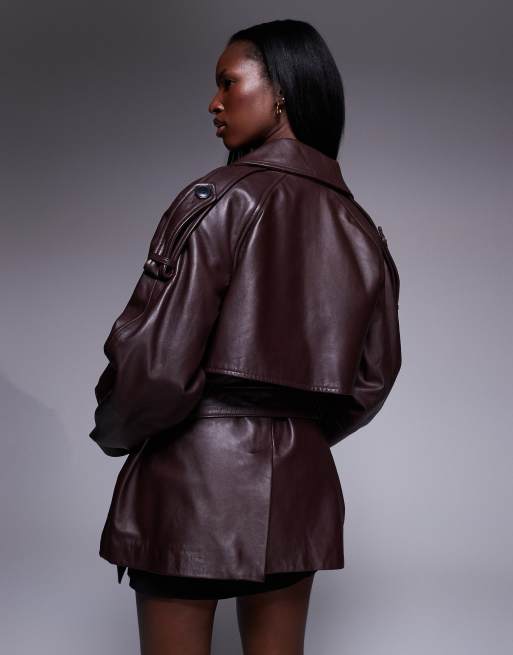 ASOS DESIGN - Trenchcoat van echt leer met sterke schouders in bordeauxrood, 4 van 4