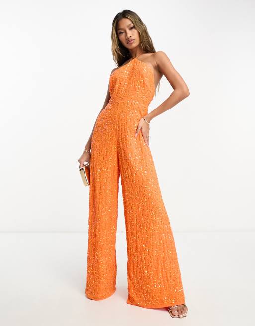 ASOS DESIGN – Triangel-Jumpsuit in Orange mit Neckholder und Pailletten