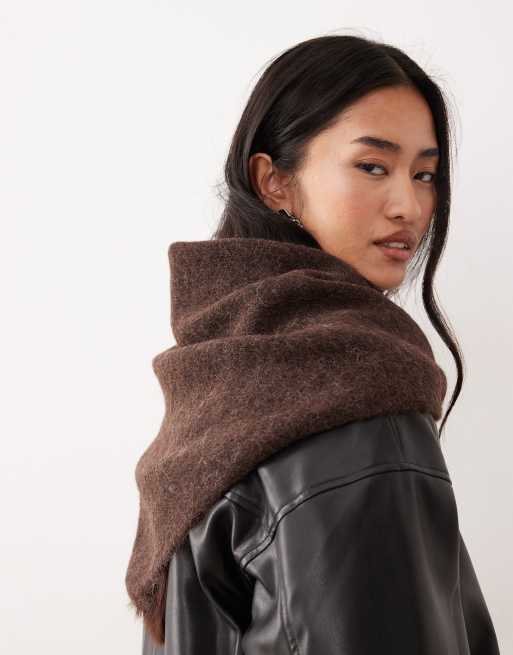ASOS DESIGN – Triangel-Schal aus Alpakawollmix in Schokobraun, 3 von 3