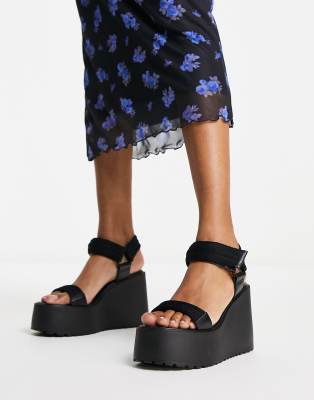 ASOS DESIGN - Trina - Sportsandalen in Schwarz mit dickem Keilabsatz-Black