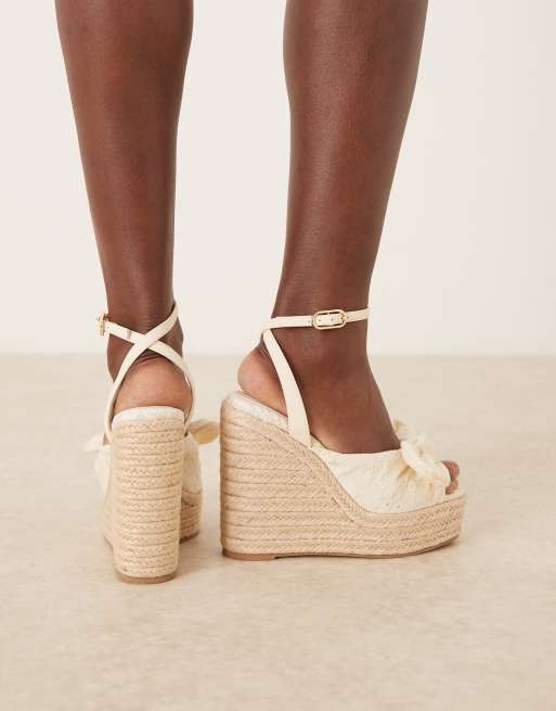 ASOS DESIGN - Trinity - Sandales compensées à détail nœud - Crème, 2 de 4