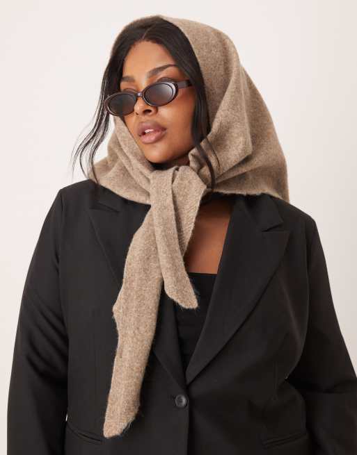 ASOS DESIGN – Trójkątna dzianinowa chusta z materiału z dodatkiem wełny w kolorze owsianym