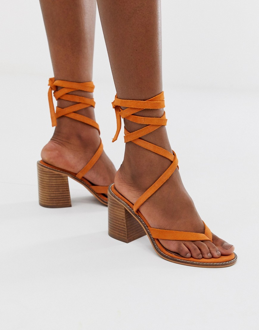 ASOS DESIGN - Tropische suède sandalen met strikbanden-Oranje