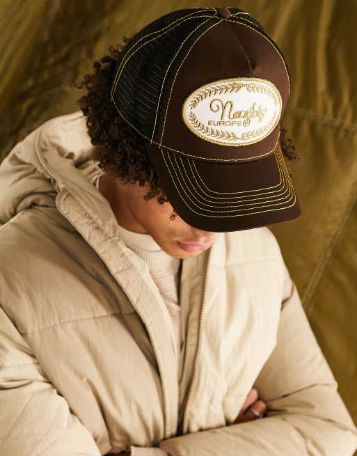 brown streetwear fit  Trucker hat outfit, Outfits with hats