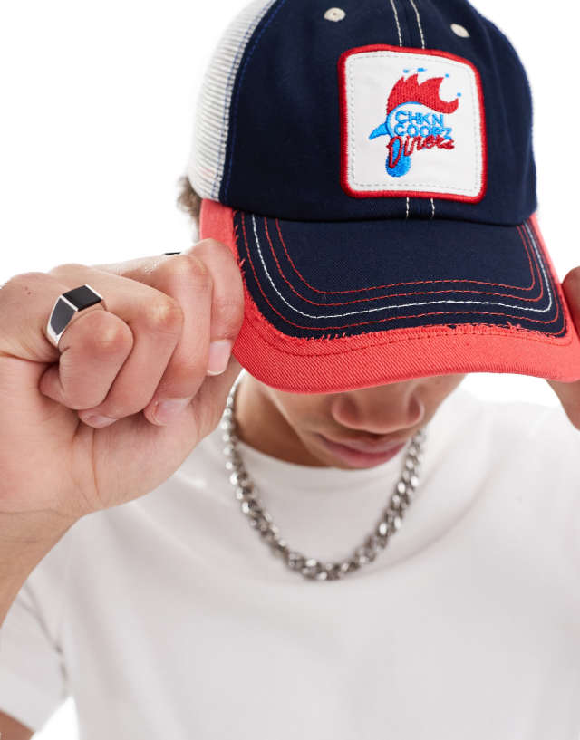 ASOS DESIGN - trucker cap with fried chicken graphic in navy and red