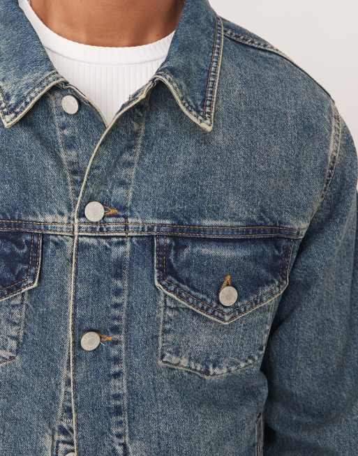 ASOS DESIGN – Trucker-Jeansjacke in mittelblauer Waschung mit Gelbstich, Kombiteil, 5 von 5