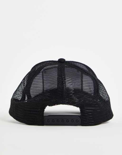ASOS DESIGN - Truckerpet in zwart en wit met metalen stadsbadge, 3 van 4