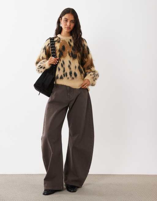ASOS DESIGN trui met luipaardprint en ronde hals in bruin, 2 van 4
