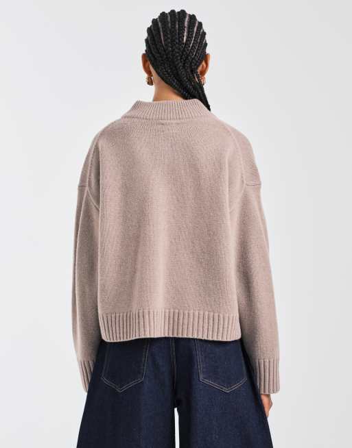 ASOS DESIGN - Trui van premium lamswol met hoge V-hals in champignon, 4 van 4