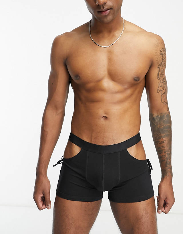ASOS DESIGN - trunks in black with cut outs and tie side