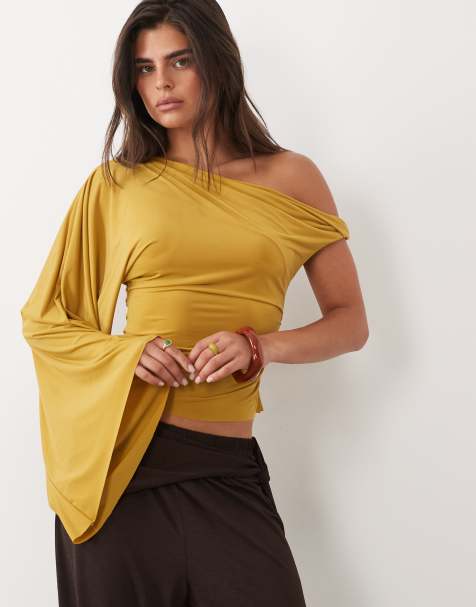 ASOS DESIGN tætsiddende asymmetrisk top med én kappeærme i oliven - view 1