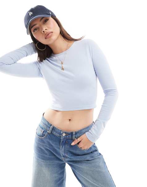 ASOS DESIGN - Tætsiddende, cropped T-shirt med lange ærmer i vasket pastelblå - view 1