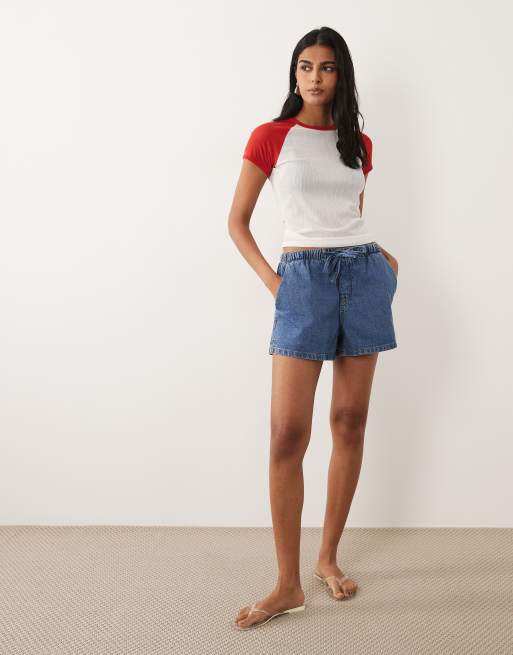 ASOS DESIGN - Tætsiddende hvid T-shirt med røde raglanærmer i tekstureret mesh, 2 af 4
