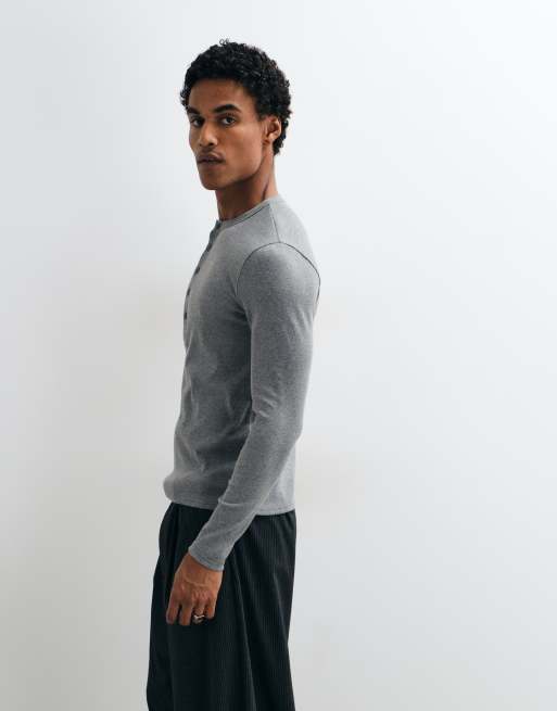 ASOS DESIGN tætsiddende langærmet henley-T-shirt i antracitmeleret rib, 4 af 10