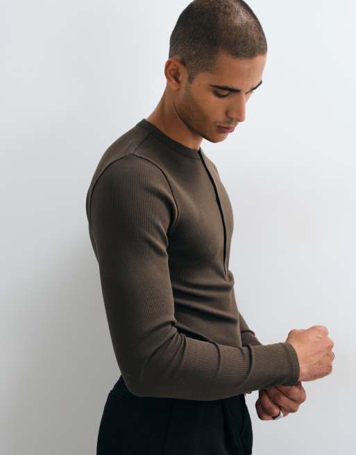 ASOS DESIGN tætsiddende langærmet Henley-T-shirt i brun rib, 5 af 5
