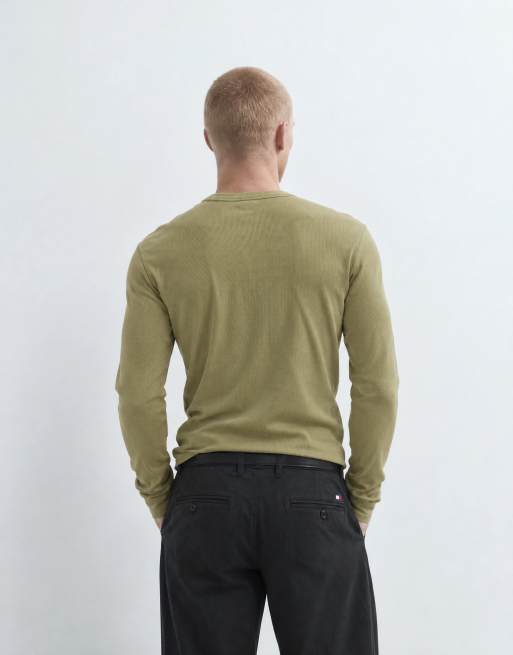 ASOS DESIGN tætsiddende langærmet Henley-T-shirt i khaki ribstrik, 8 af 8