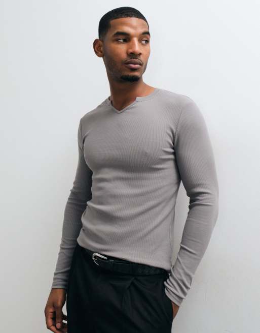 ASOS DESIGN tætsiddende langærmet T-shirt med hakudskæring i grå rib, 2 af 5