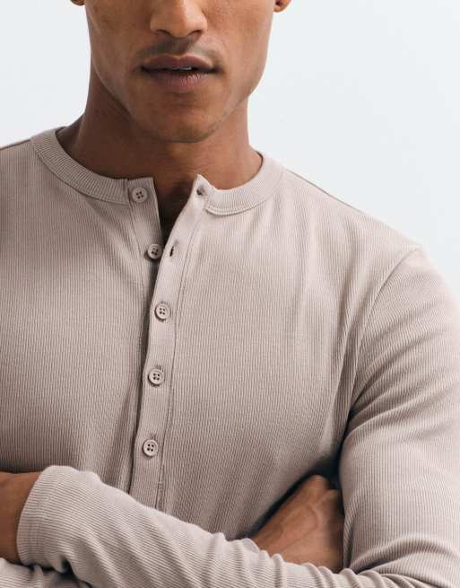 ASOS DESIGN tætsiddende langærmet T-shirt med henley-hals i beige rib, 4 af 10
