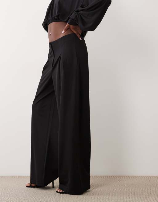 ASOS DESIGN - Tætsiddende og skræddersyede sorte twill-bukser med brede ben, 2 af 5