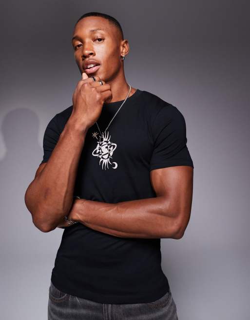 ASOS DESIGN - Tætsiddende og sort T-shirt med print på brystet