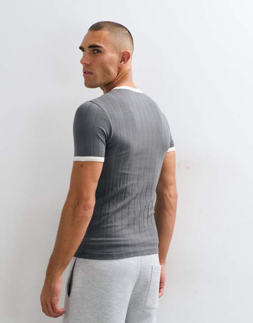 ASOS DESIGN tætsiddende ringer T-shirt med hestegrafik i kulgrå, 2 af 5