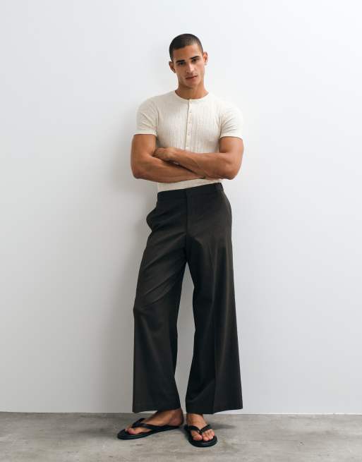 ASOS DESIGN tætsiddende T-shirt med henley i neutral hørlook-rib, 2 af 5