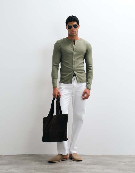 ASOS DESIGN tætsiddende T-shirt med henley-knaplukning i khaki rib, 2 af 5