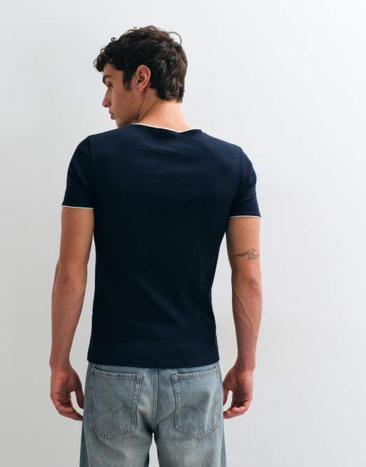 ASOS DESIGN tætsiddende T-shirt med kontrastkant i marineblå rib, 5 af 5